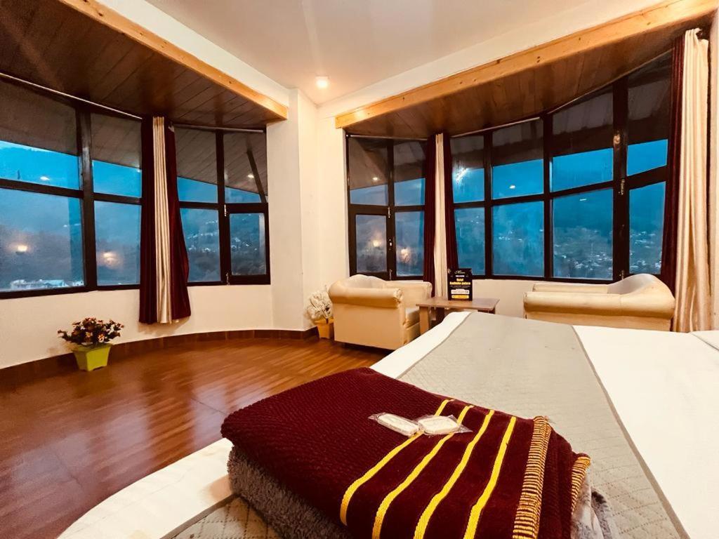 Hotel In Manali With Mountain View Near Mall Road מראה חיצוני תמונה